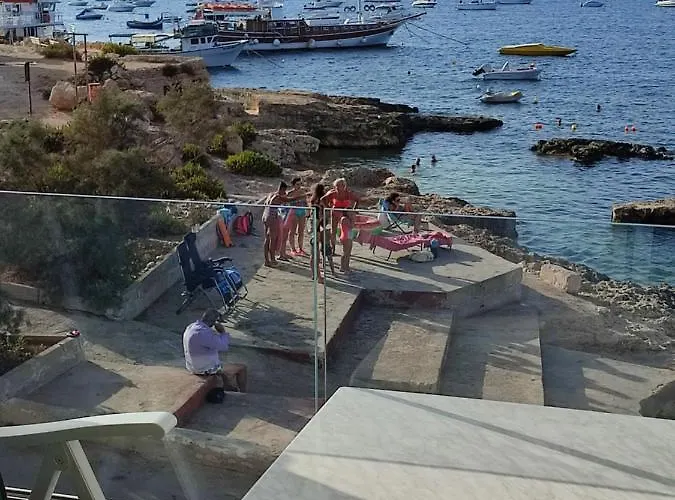 Beachfront Seaview Haven: Malta's Coastal Retreat