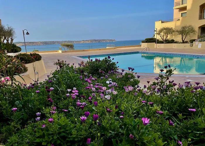 Seaview Family Apartment, Pool, Easy Access To The Sea, Near Mellieha Bay